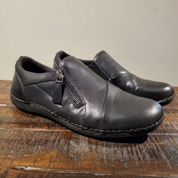 Earth Origins Shoes Earth Origins Black Leather Side Zipper Slipons
